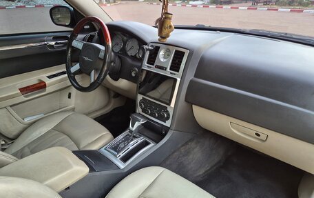 Chrysler 300C II, 2005 год, 1 095 000 рублей, 17 фотография