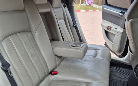 Chrysler 300C II, 2005 год, 1 095 000 рублей, 23 фотография