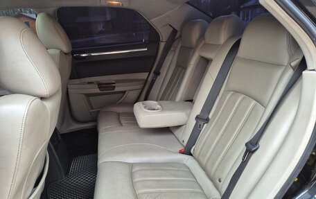 Chrysler 300C II, 2005 год, 1 095 000 рублей, 24 фотография