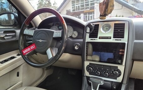 Chrysler 300C II, 2005 год, 1 095 000 рублей, 19 фотография