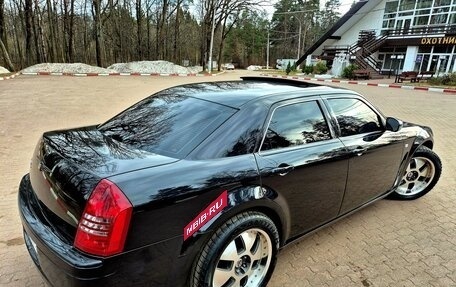 Chrysler 300C II, 2005 год, 1 095 000 рублей, 16 фотография
