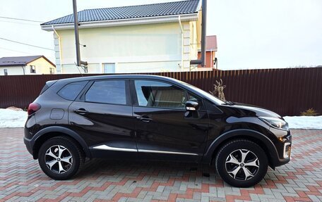 Renault Kaptur I рестайлинг, 2017 год, 1 390 000 рублей, 2 фотография