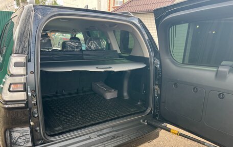 Toyota Land Cruiser Prado 150 рестайлинг 2, 2021 год, 5 850 000 рублей, 6 фотография