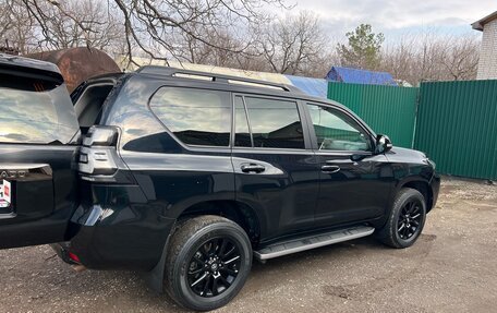 Toyota Land Cruiser Prado 150 рестайлинг 2, 2021 год, 5 850 000 рублей, 7 фотография