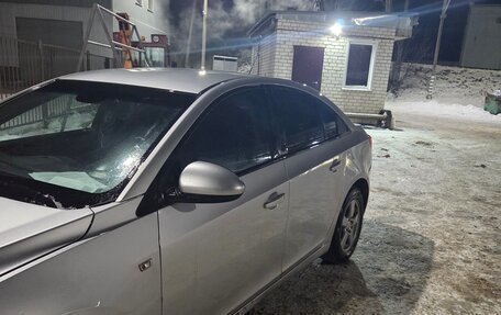 Chevrolet Cruze II, 2010 год, 550 000 рублей, 4 фотография