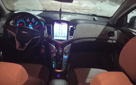 Chevrolet Cruze II, 2010 год, 550 000 рублей, 10 фотография