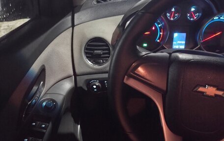 Chevrolet Cruze II, 2010 год, 550 000 рублей, 18 фотография