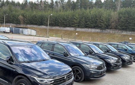 Volkswagen Tiguan II, 2022 год, 3 320 000 рублей, 23 фотография