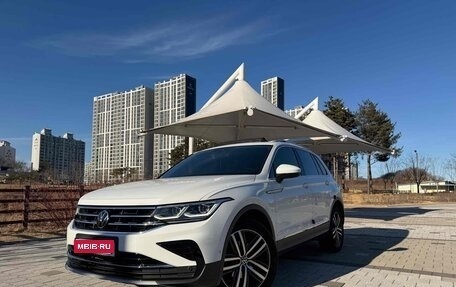 Volkswagen Tiguan II, 2023 год, 3 300 000 рублей, 1 фотография