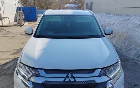 Mitsubishi Outlander III рестайлинг 3, 2019 год, 2 100 000 рублей, 1 фотография