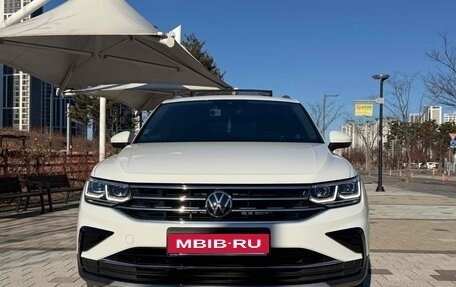 Volkswagen Tiguan II, 2023 год, 3 300 000 рублей, 2 фотография