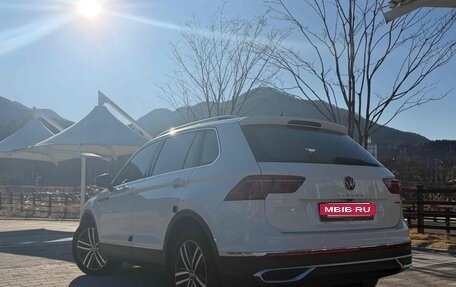 Volkswagen Tiguan II, 2023 год, 3 300 000 рублей, 4 фотография