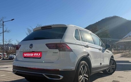 Volkswagen Tiguan II, 2023 год, 3 300 000 рублей, 6 фотография