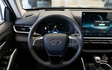 Toyota Highlander, 2025 год, 5 800 000 рублей, 14 фотография