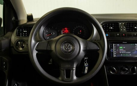 Volkswagen Polo VI (EU Market), 2013 год, 750 000 рублей, 21 фотография