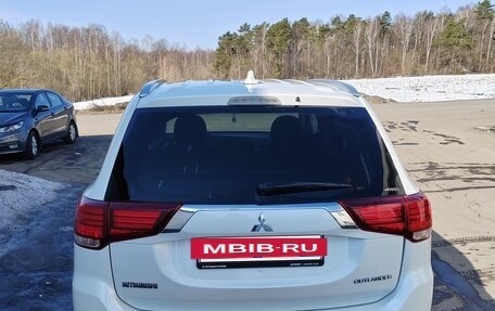 Mitsubishi Outlander III рестайлинг 3, 2019 год, 2 100 000 рублей, 2 фотография