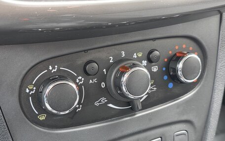 Renault Logan II, 2018 год, 1 045 000 рублей, 14 фотография