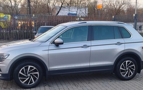 Volkswagen Tiguan II, 2018 год, 2 420 000 рублей, 3 фотография