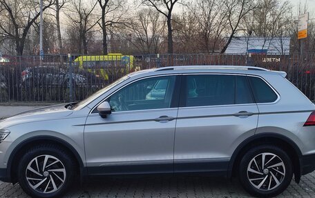 Volkswagen Tiguan II, 2018 год, 2 420 000 рублей, 4 фотография