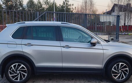 Volkswagen Tiguan II, 2018 год, 2 420 000 рублей, 10 фотография