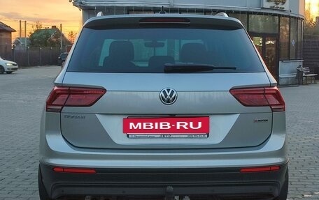 Volkswagen Tiguan II, 2018 год, 2 420 000 рублей, 6 фотография