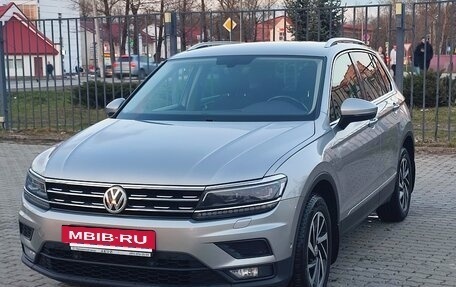 Volkswagen Tiguan II, 2018 год, 2 420 000 рублей, 2 фотография