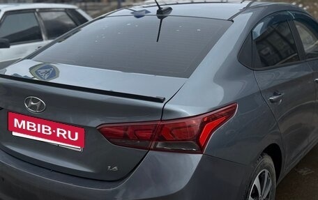 Hyundai Solaris II рестайлинг, 2017 год, 800 000 рублей, 3 фотография