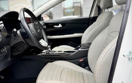 KIA K3, 2023 год, 1 695 000 рублей, 9 фотография