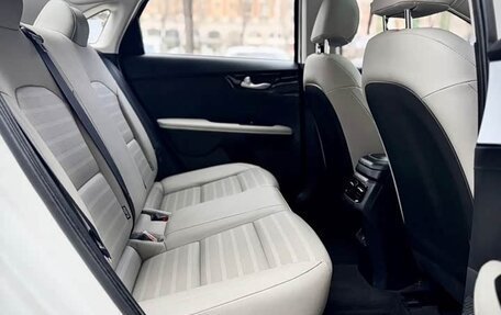 KIA K3, 2023 год, 1 695 000 рублей, 21 фотография