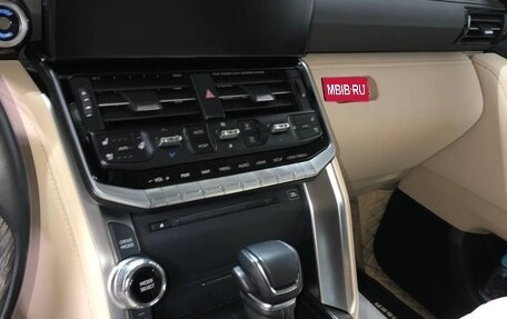 Toyota Land Cruiser, 2021 год, 10 700 000 рублей, 18 фотография