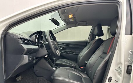 Toyota Yaris XP150 рестайлинг, 2022 год, 1 350 000 рублей, 7 фотография