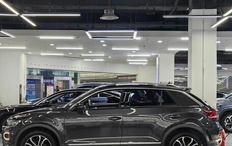 Volkswagen T-Roc I, 2021 год, 1 697 000 рублей, 5 фотография