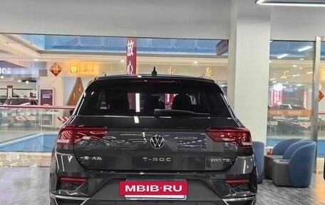 Volkswagen T-Roc I, 2021 год, 1 697 000 рублей, 3 фотография