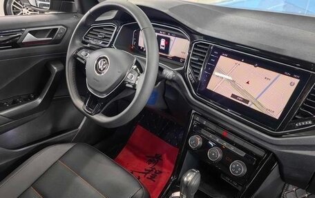 Volkswagen T-Roc I, 2021 год, 1 697 000 рублей, 15 фотография