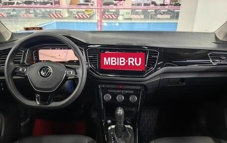 Volkswagen T-Roc I, 2021 год, 1 697 000 рублей, 11 фотография