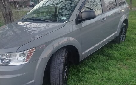 Dodge Journey I, 2020 год, 1 350 000 рублей, 2 фотография