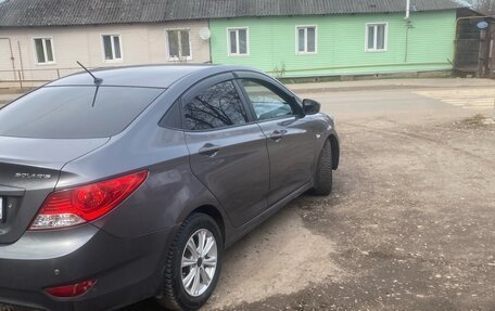 Hyundai Solaris II рестайлинг, 2012 год, 690 000 рублей, 5 фотография