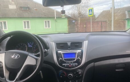 Hyundai Solaris II рестайлинг, 2012 год, 690 000 рублей, 6 фотография