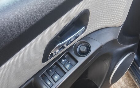 Chevrolet Cruze II, 2013 год, 800 000 рублей, 17 фотография