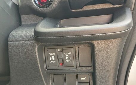 Honda Stepwgn, 2023 год, 2 380 000 рублей, 9 фотография