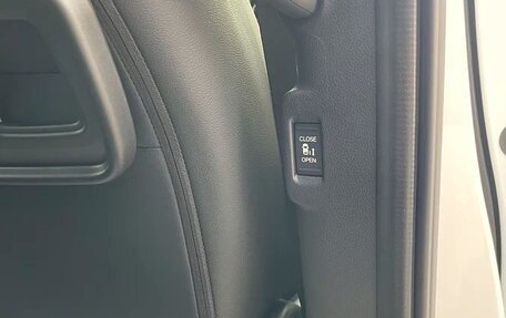 Honda Stepwgn, 2023 год, 2 380 000 рублей, 21 фотография