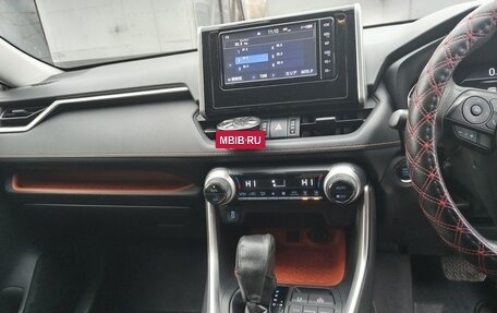 Toyota RAV4, 2020 год, 3 000 000 рублей, 9 фотография