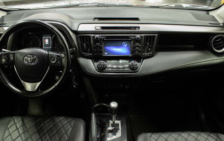 Toyota RAV4, 2016 год, 2 199 000 рублей, 10 фотография