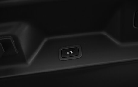 Land Rover Range Rover IV рестайлинг, 2017 год, 5 250 000 рублей, 8 фотография