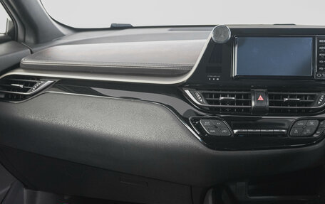 Toyota C-HR I рестайлинг, 2016 год, 1 769 000 рублей, 14 фотография