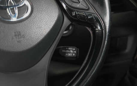 Toyota C-HR I рестайлинг, 2016 год, 1 769 000 рублей, 19 фотография
