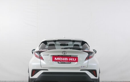 Toyota C-HR I рестайлинг, 2016 год, 1 769 000 рублей, 9 фотография