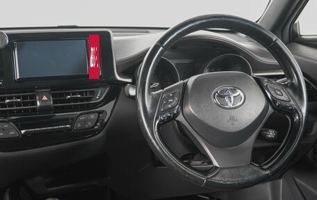 Toyota C-HR I рестайлинг, 2016 год, 1 769 000 рублей, 15 фотография