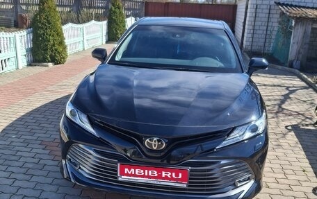 Toyota Camry, 2019 год, 3 800 000 рублей, 1 фотография