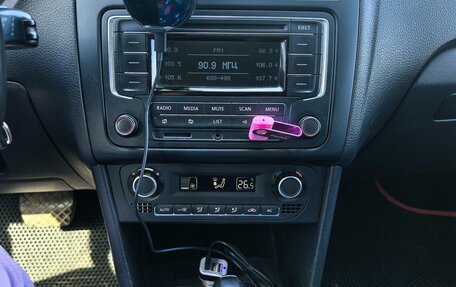 Volkswagen Polo VI (EU Market), 2013 год, 900 000 рублей, 25 фотография